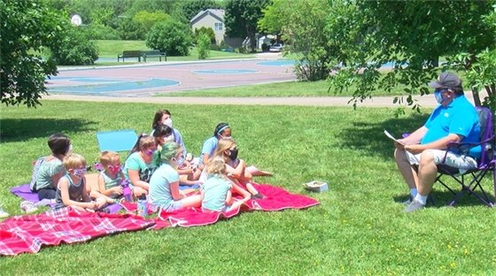 Mayor Craig Reading to Hanover Park Students in a park